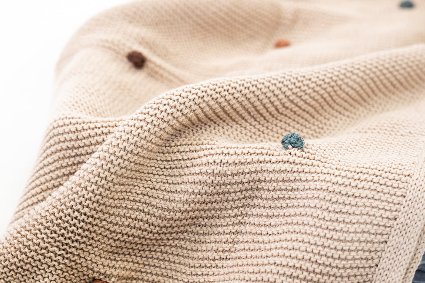 [Oatmeal] Knitted Blanket - Dotted PomPom Main View 1