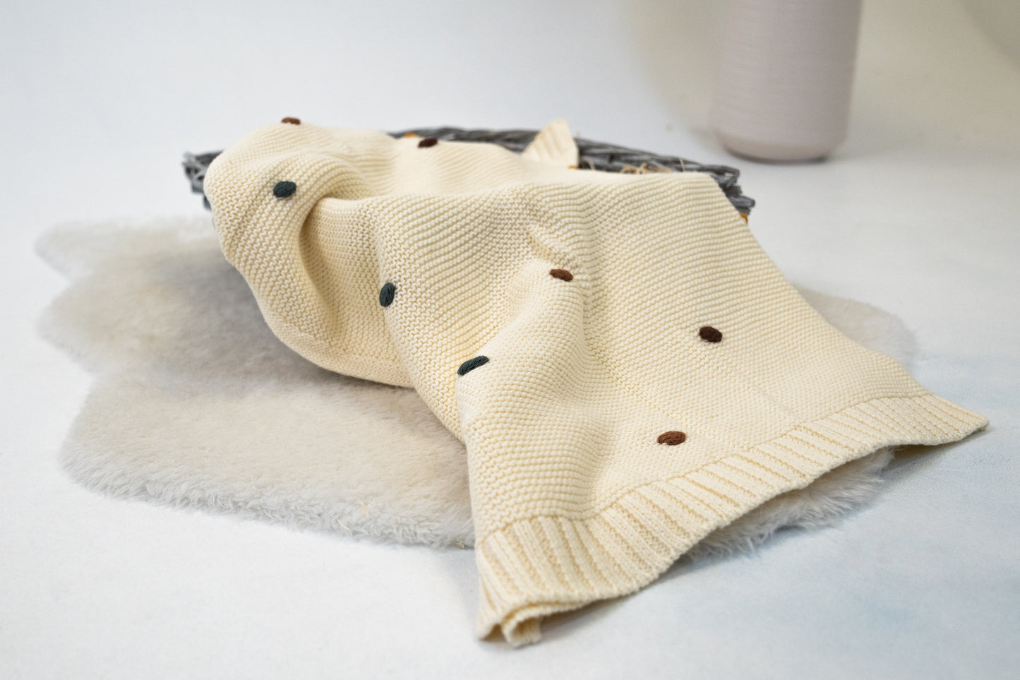Knitted Blanket - Pom Pom