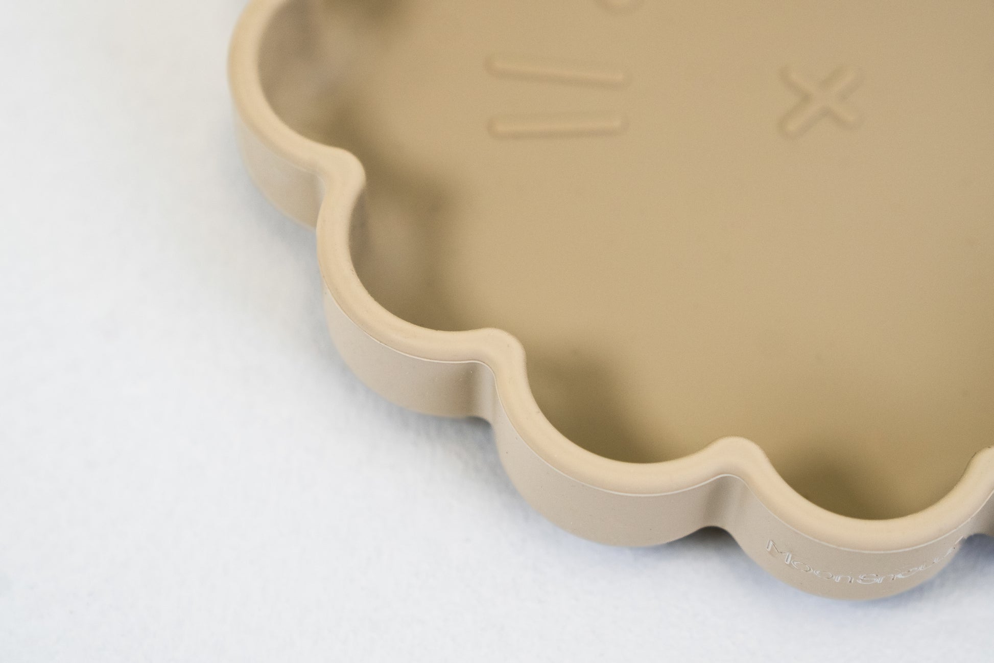[Sand] Lion Suction Plate Main View 1