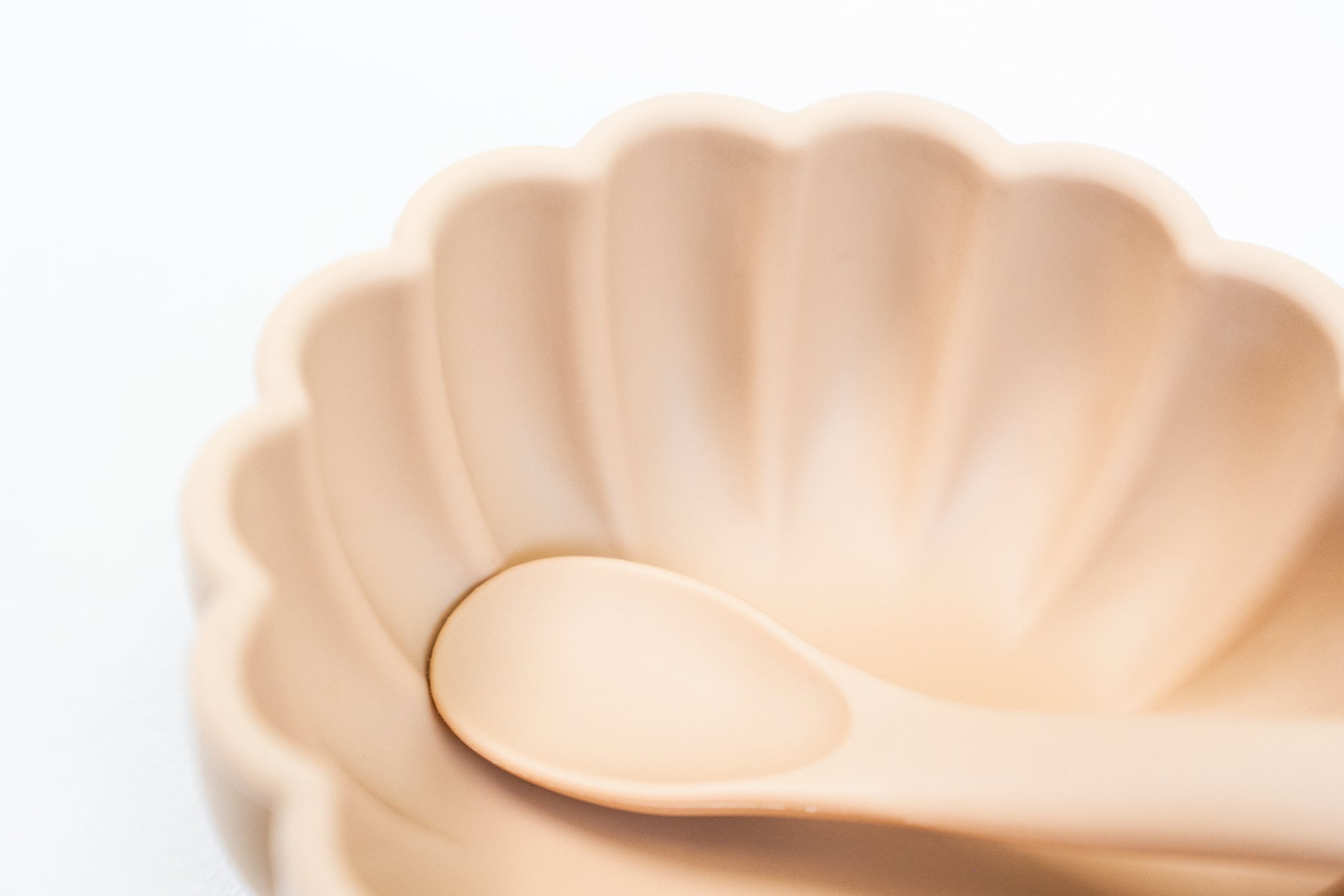 [Sand] Scallop_Suction_Bowl_-_Sand-2